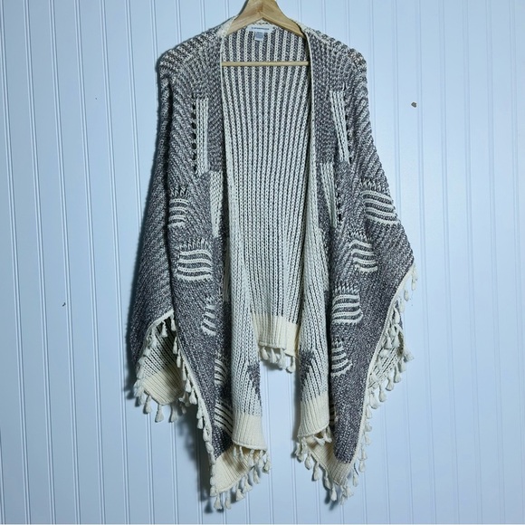 Roffe Anthropologie Eliana Pommed Hem Knit Kimono One Size - Picture 3 of 10